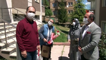 - Vali, şehit annelerini ziyaret ederek günlerini kutladı