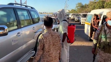 الانفصاليون الجنوبيون يعقمون السيارات الداخلة إلى عدن