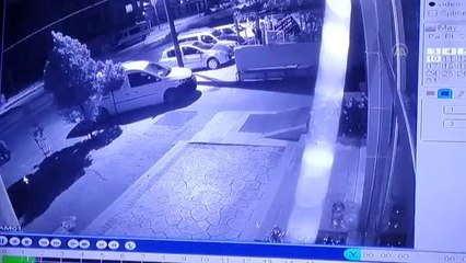 Park halindeki araç kundaklandı