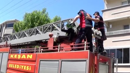 Edirne'de itfaiye aracı Anneler Günü mesaisi yaptı