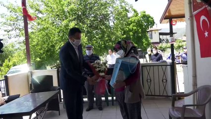 Şehit annesi gözyaşlarına hakim olamadı