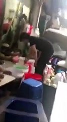 Quán bún ốc nổi tiếng Hà Nội bị tố mất vệ sinh