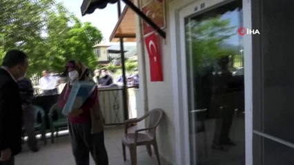 Şehit annesi gözyaşlarına hakim olamadı