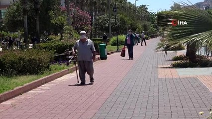 65 yaş ve üzeri yerleşik yabancı yaşlılar da kendilerini sokağa attı