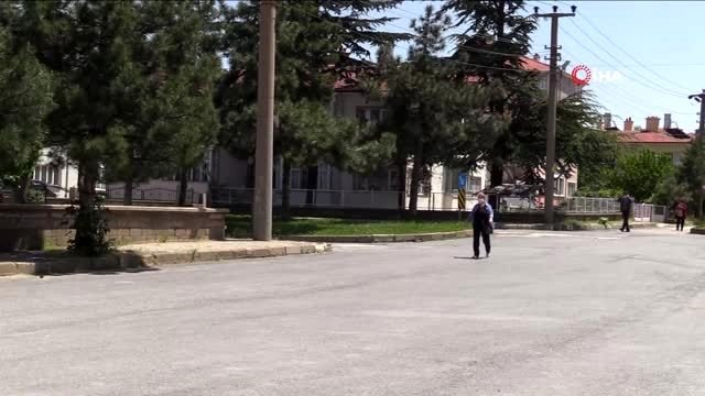 Akşehir'de 65 yaş üzeri vatandaşlar güneşli havanın tadını çıkardı