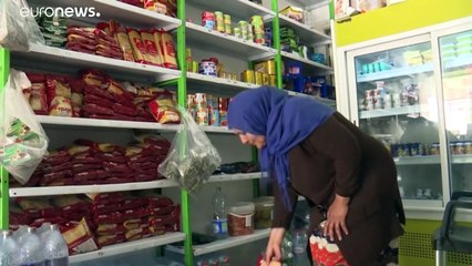 فيديو: توزيع مساعدات غذائية باستعمال الهاتف لعائلات تونسية خلال الحجر الصحي المنزلي