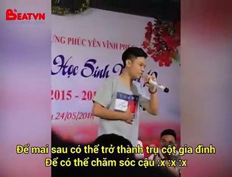 Chàng trai chớp lấy thời cơ ngày lễ chia tay để tỏ tình cùng người đã giúp mình học tập suốt năm học 12