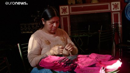 Las mascarillas se convierten en algo más que una protección en Latinoamérica