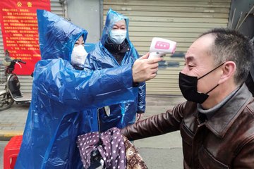 Télécharger la video: China reports first coronavirus case in Wuhan since April 3 among 14 new infections