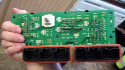 2007 Dodge Caliber TIPM inspection - look at the guts!