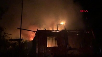SİLİVRİ'DE TEK KATLI EV ALEV ALEV YANDI