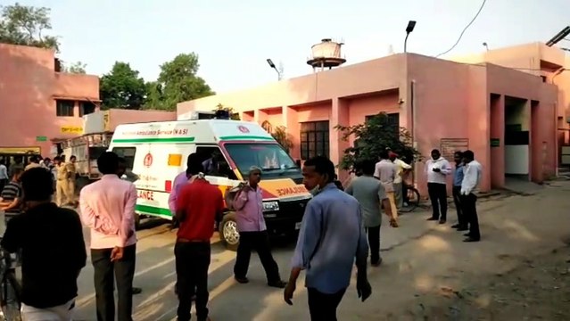 अनियंत्रित पिकअप डाला पांच ग्रामीणों पर पलटा, तीन की मौत