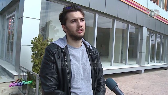 Fiks Fare/ Covid 19/ Studenti rrezikon të humb vitin shkollor në Greqi, Fiksi zgjidh problemin