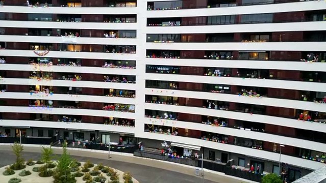 Vecinos de Pamplona celebran con 'Bella Ciao' las horas previas a la fase 1