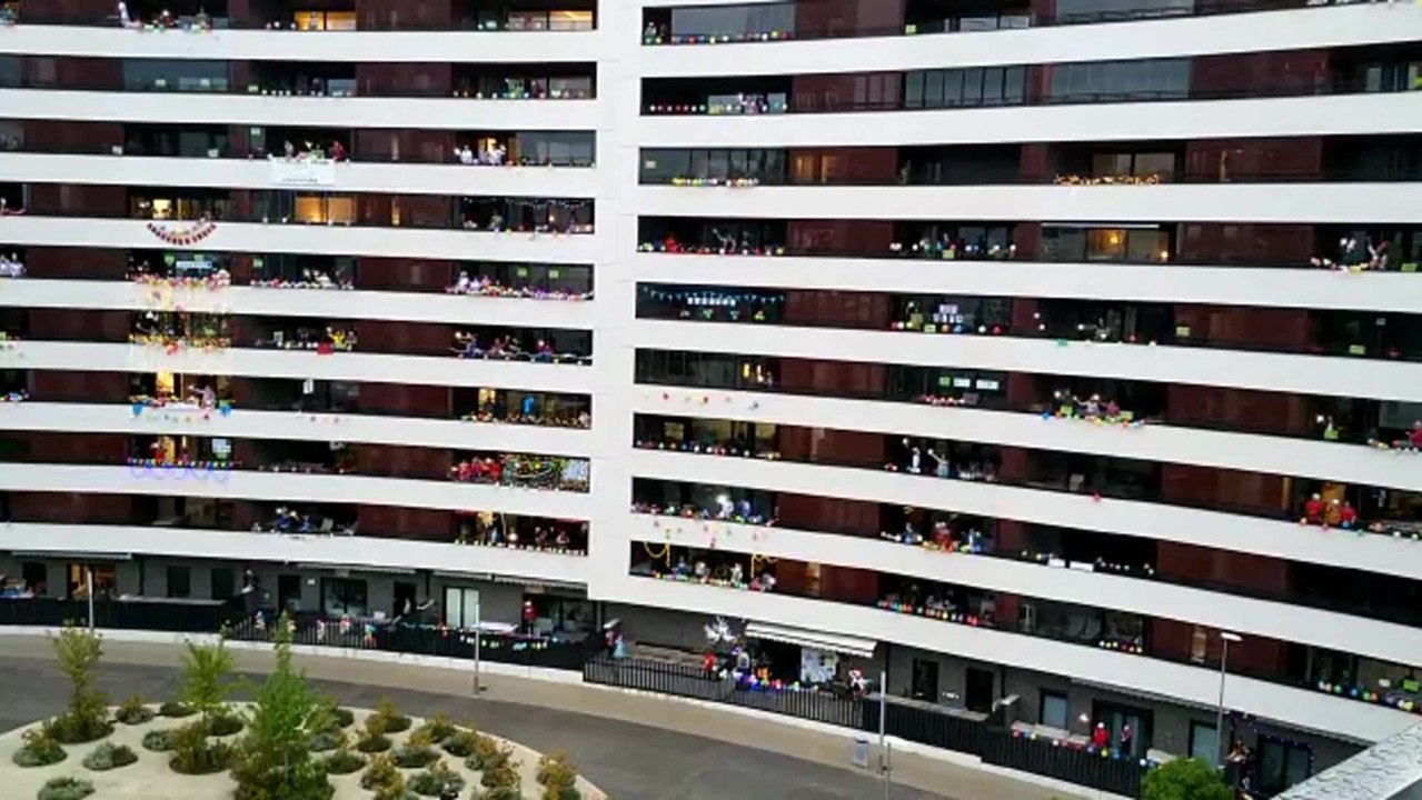 Vecinos de Pamplona celebran con 'Bella Ciao' las horas previas a la fase 1