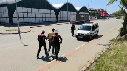 Dur ihtarına uymayan ehliyetsiz sürücüye 10 bin lira ceza