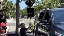 Um pai educando corretamente seu filho