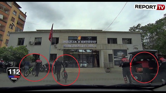 Xhiro me biçikleta gjatë ndalim lëvizjes dhe pa ID me vete, Shqiponjat shoqërojnë 3 djemtë