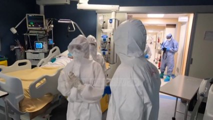 Top News - Po i bie fuqia/ Italia, të infektuarit nuk vijnë më rëndë