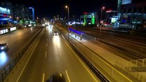 İstanbul'da sokağa çıkma kısıtlamasının ardından vatandaşlar akaryakıt istasyonlarının...
