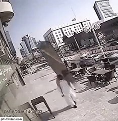 Sauver par son keffieh !