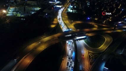 Sokağa çıkma kısıtlaması bitti, Bursalılar kilometrelerce araç trafiği oluşturdu