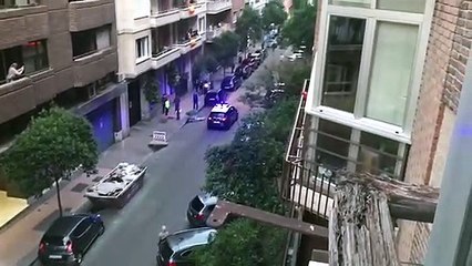 ¡Quieren acabar con nuestra libertad!: La Policía trata de impedir las caceroladas contra el gobierno en la zona de la calle Núñez de Balboa de Madrid