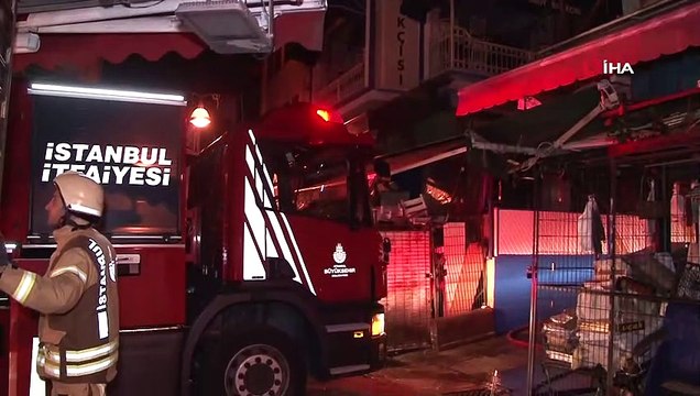 Kadıköy Balıkçılar Çarşısı'ndaki balık restoranı alev alev yandı