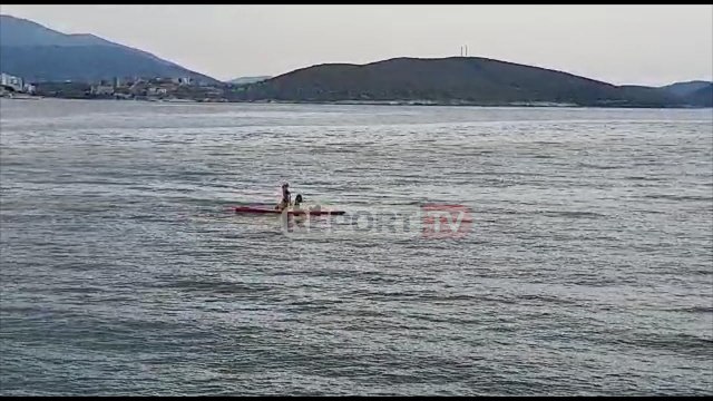 Report TV - Në Sarandë lëvizje të reduktuara, por shumë qytetarë bëjnë shëtitje buzë detit