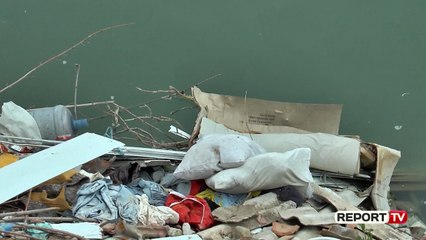 Mbetje spitalore e inertet 'pushtojnë' Erzenin! Banorët: Ujitja me ujë të ndotur rrezikon bimësinë