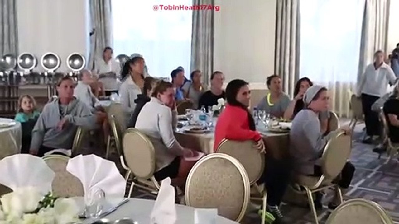 Jugadoras de la USWNT reciben la visita de sus madres [SUBTITULADO]