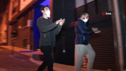 Davul çalıp, ilahi ve mani söyleyen ramazan davulcuları Tophane Geleneğini sürdürüyor