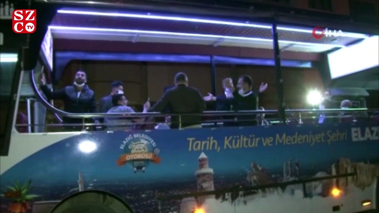 Elazığ'da sosyal mesafeli "sahur halayı" renkli görüntüler oluşturdu