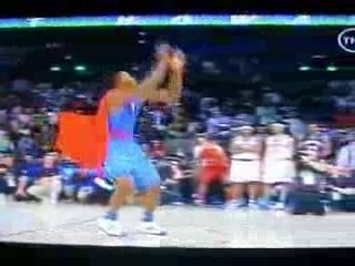Schiacciata da Superman per Dwight Howard