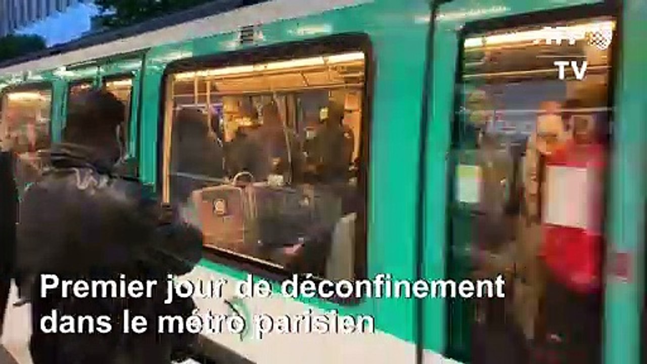 Jour J du déconfinement: masques et distanciation dans le métro à Paris