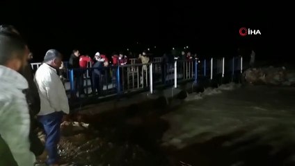 Dengesini kaybederek çaya düşen 11 yaşındaki çocuk kayboldu