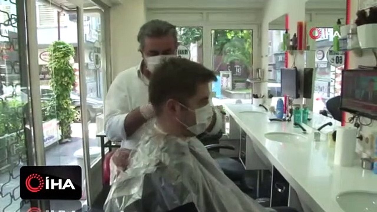 berberler ve kuaförler 50 gün sonra mesaiye başladı... Vatandaşların yüzü güldü