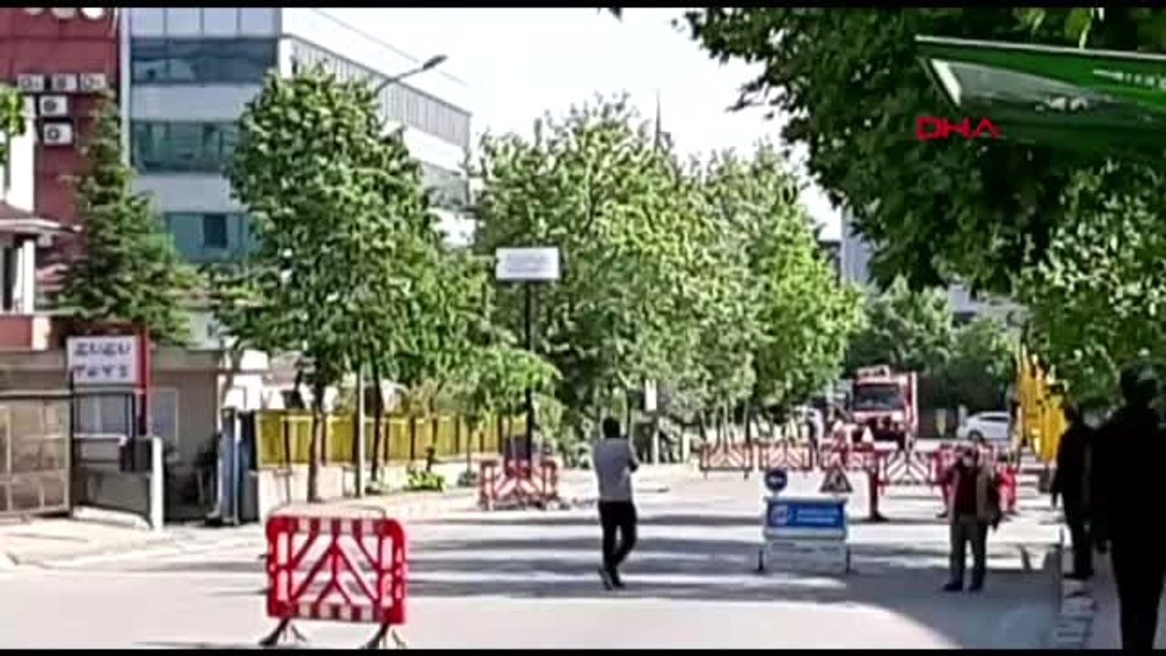 ÜMRANİYE'DE KAZI ÇALIŞMASI SIRASINDA DOĞAL GAZ BORUSU PATLADI