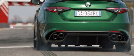 L'Alfa Romeo Stelvio Quadrifoglio 2.9 V6 bi-turbo de 510 ch garde l’allure