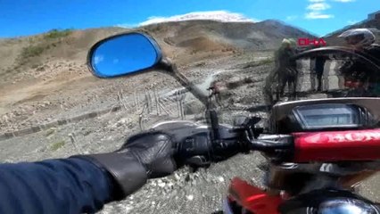 ERZİNCAN Motosiklet tutkunları mahsur kalan keçiyi böyle kurtardı