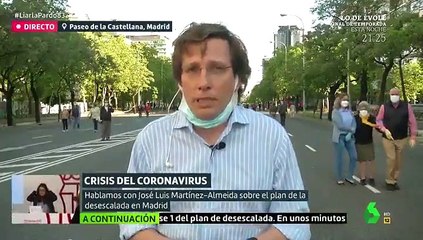 Aplausos al alcalde de Madrid cuando estaba siendo entrevistado en La Sexta