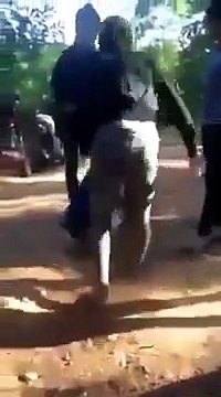 Nữ sinh Quảng Trị bị đánh hội đồng ngất xỉu 2 lần