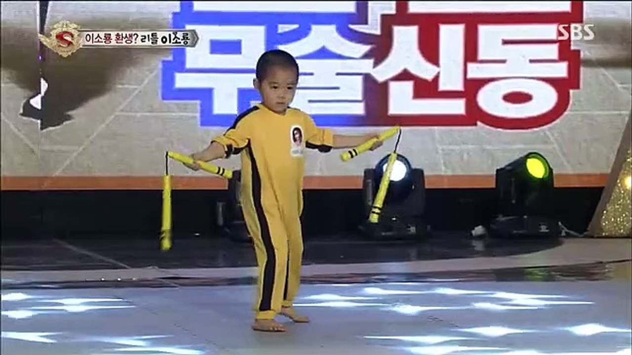 Cậu 7 tuổi được mệnh danh là Lý Tiểu Long