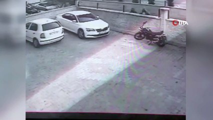 Çaldığı motosikleti çalıştıramayınca geri getirip yerine böyle bıraktı