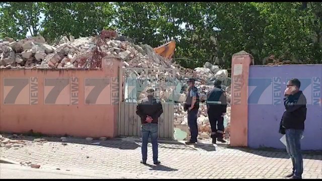 U DEMTUA NGA TERMETI, IKMT SHEMB SHKOLLEN NE DURRES - News, Lajme - Kanali 7