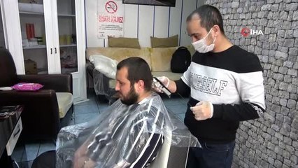 Samsun'da berber ve kuaförler mesaiye başladı