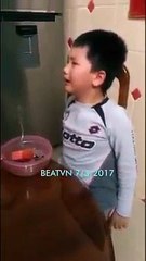 Cậu bé gào khóc nhất quyết không cho chị đi lấy chồng