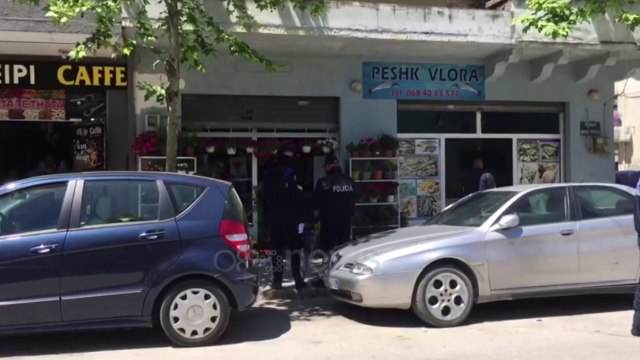 Ora News - Grabitet dyqani i luleve në Fier, tre persona vjedhin xhiron ditore