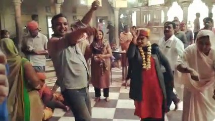 Travel Clip : Beautiful Holi Dance in Barsana