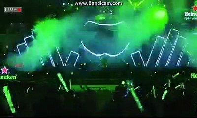 Nữ DJ đêm nhạc countdown tại Hà Nội lộ nội y do nhảy quá “sung”
